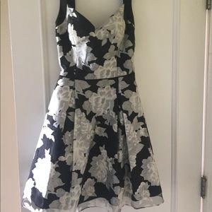 Beautiful short black and white dress!